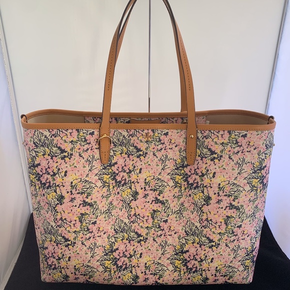 Tory Burch Handbags - Tory Burch Kerrington square flower field  tote